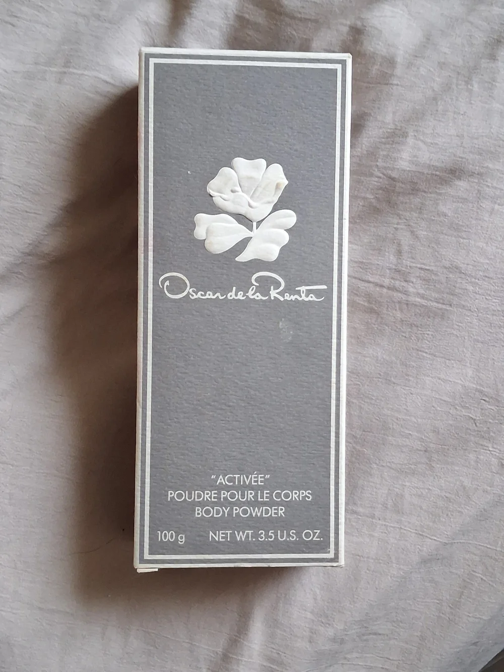 Oscar de la Renta Cream Body Powder – Soft Scented Skincare